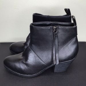 Heeled Boot with Zipper on Sides